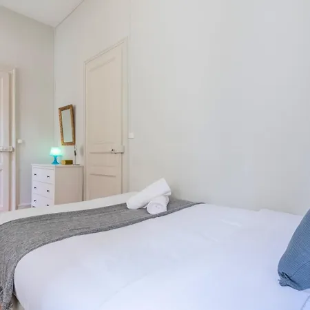 One-bedroom In The Center Of Town! Apartamento
