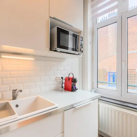 One-bedroom In The Center Of Town! Apartamento